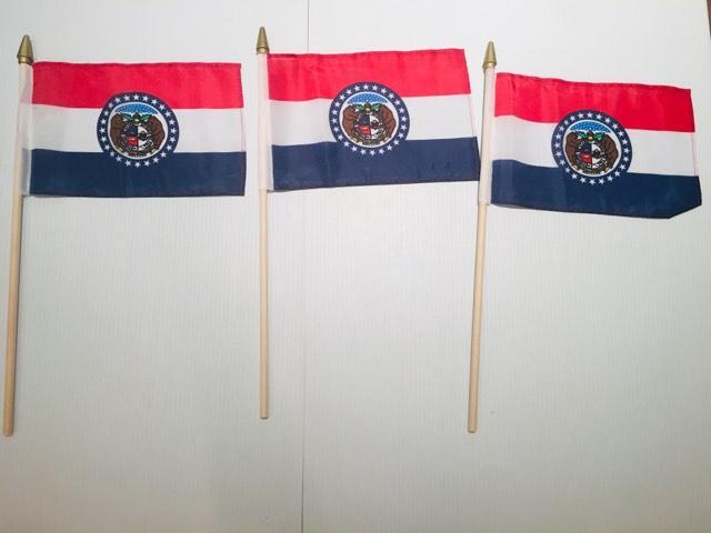 6x9 inch sewn edge classroom US State American flags & USA (12 6"x9" FLAGS PER STATE) 50 UNITED STATES FLAGS 6"X9" WOODEN STAFF STATE FLAG COLLECTION 15" wood staff soft point gold wood spears